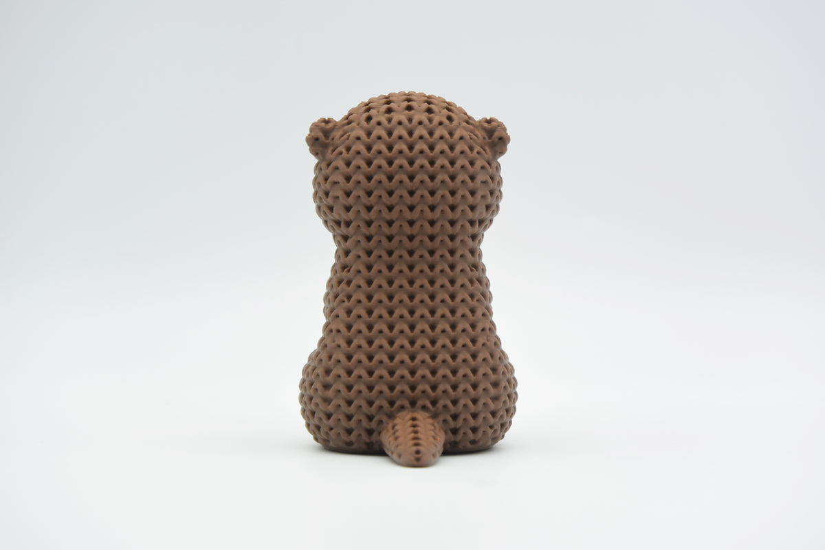 Detail van de structuur van de gebreide otter met geweven lusjespatroon in handgehaakte look
