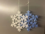 Sneeuwvlok als kerstboomversiering met gaatje voor een haakje