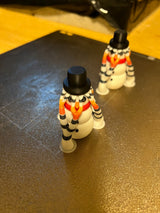 Klein sneeuwpopfiguurtje in verschillende kleuren