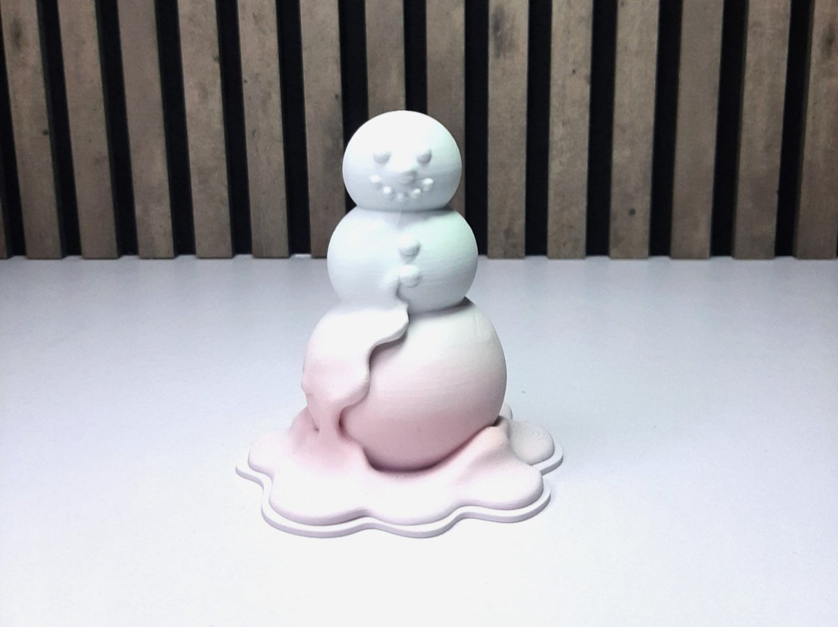 Modern figuurtje van een smeltende sneeuwpop