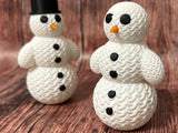 Schattig sneeuwpopfiguurtje in gebreide look