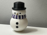 Sneeuwpopfiguurtje met sjaal en hoge hoed