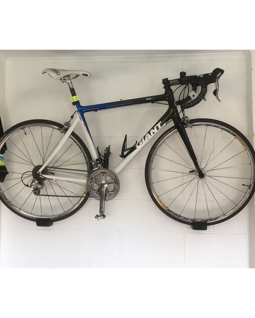 Wandhouder voor racefiets met versterkte wielhaak