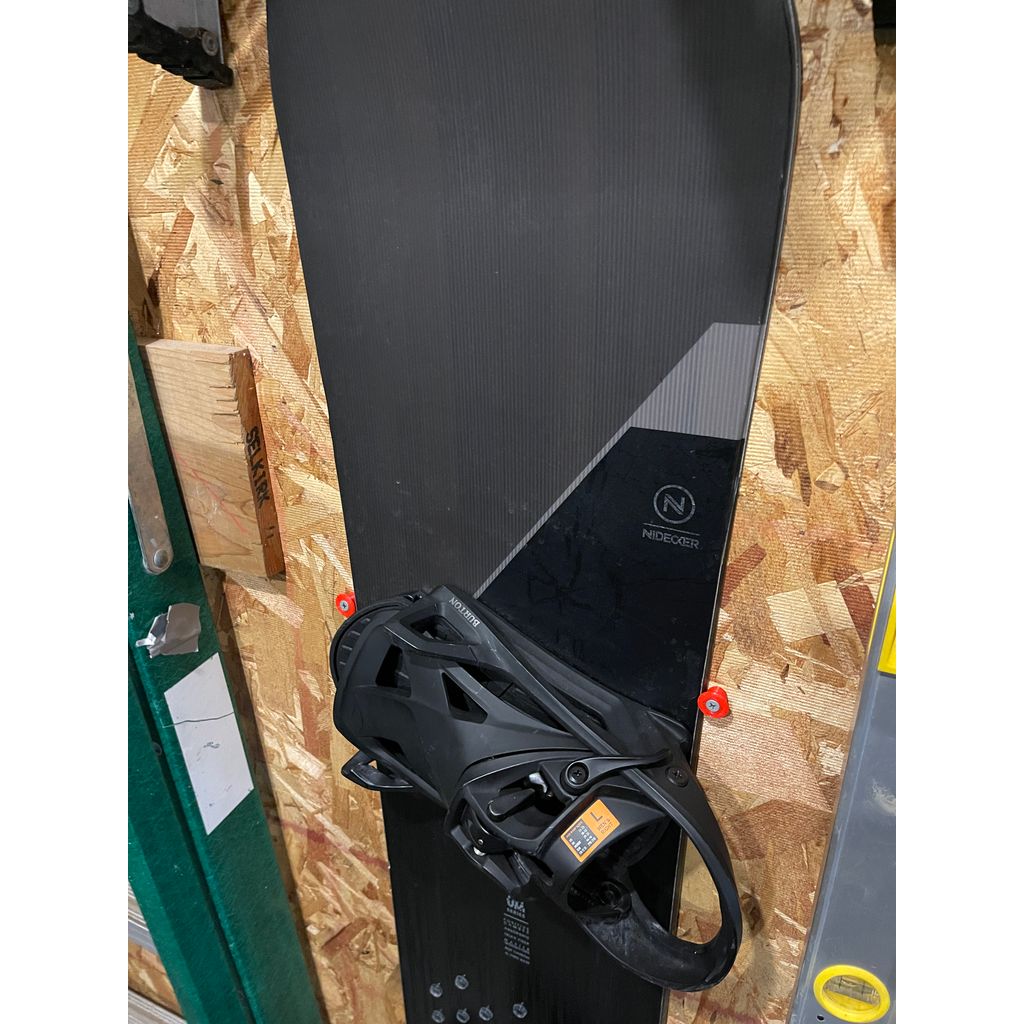 Verticale wandhouder voor snowboard
