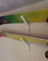 Wandhouder voor ski's – schuine displayhouder