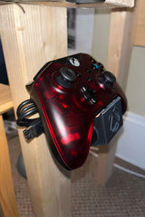 Wandhouder voor Xbox-controller met kabelgeleiding