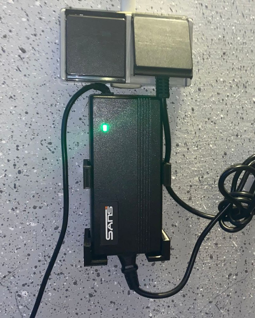 Wandhouder voor NCM e-bike-acculader DC483DE 48V 3A