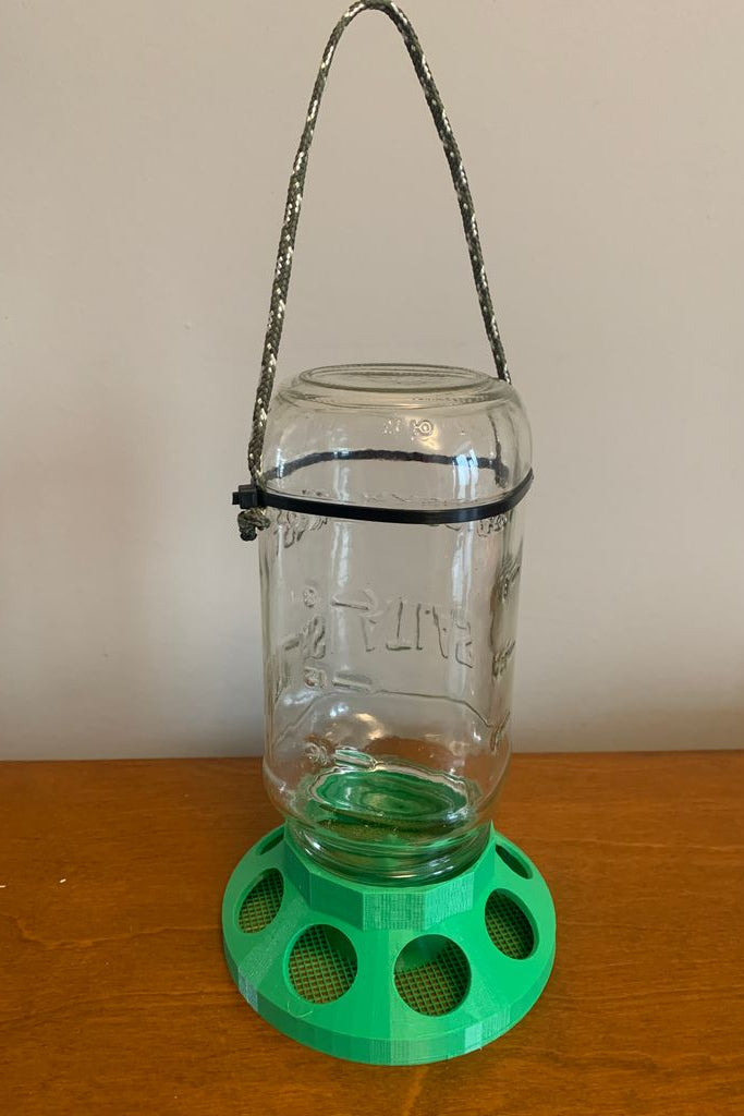 Voedersilo voor vogels voor mason jars, klaar om op te hangen