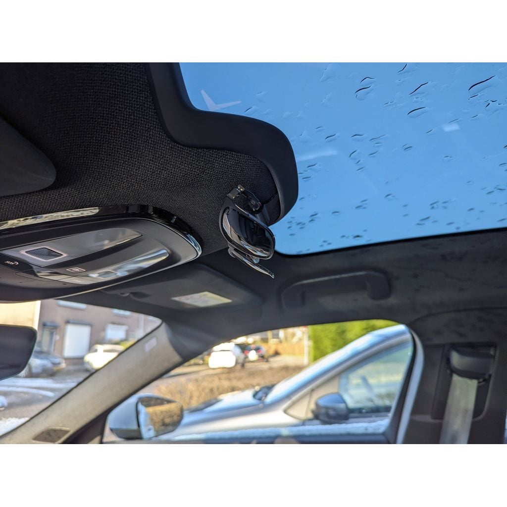 Zonnebrilhouder voor Polestar 2 – opgeruimd en binnen handbereik