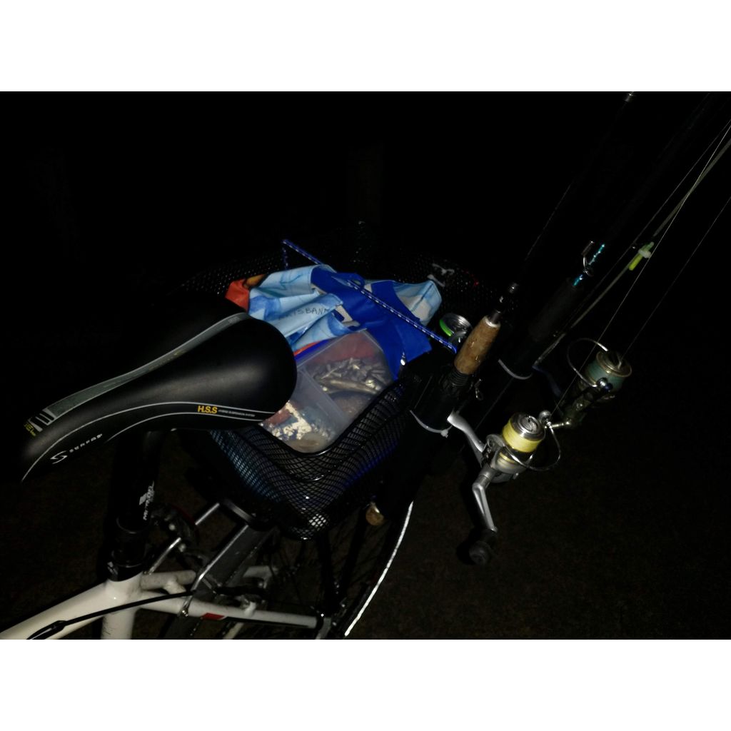 Hengelhouder voor fietsmand – bevestigen met tiewraps