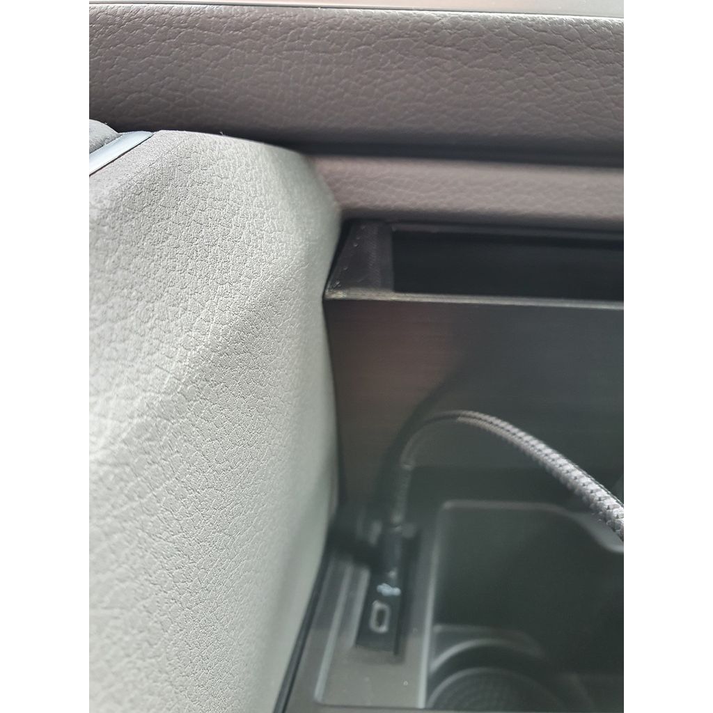Telefoonplankje voor de VW T6.1 California – klaar voor USB-C