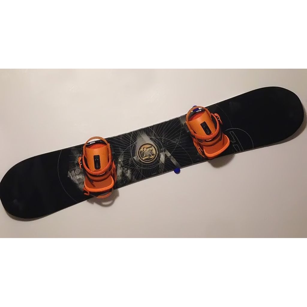 Wandhouder voor snowboard – houder met zwaartekrachtvergrendeling