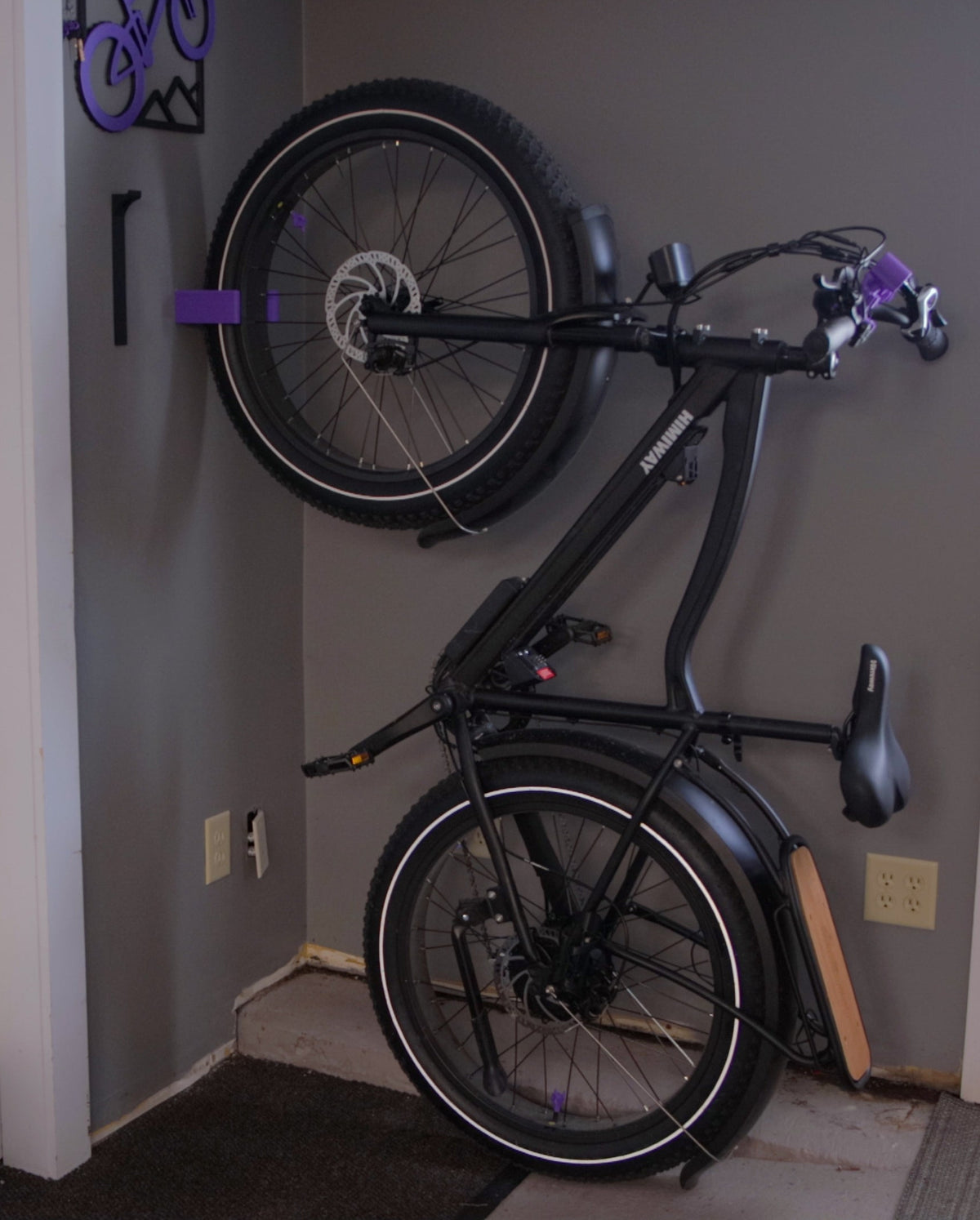 Verticale wandclip voor fatbike